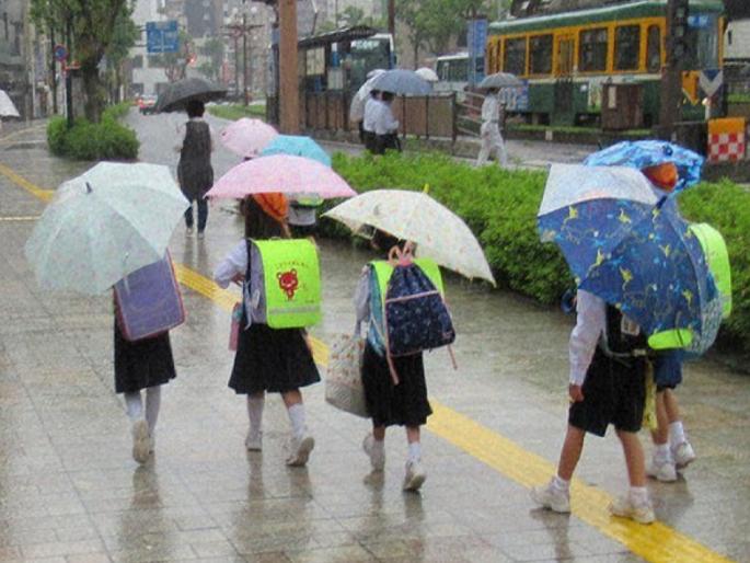 Rain is unpleasant, but contributes to the growth of fauna; How to prevent infections in children? | पाऊस अल्हाददायक, पण जीवजंतू वाढीला हातभार; मुलांना होणारे इन्फेक्शन टाळायचे कसे? Rain is unpleasant, but contributes to the growth of fauna; How to prevent infections in children? | पाऊस अल्हाददायक, पण जीवजंतू वाढीला हातभार; मुलांना होणारे इन्फेक्शन टाळायचे कसे?