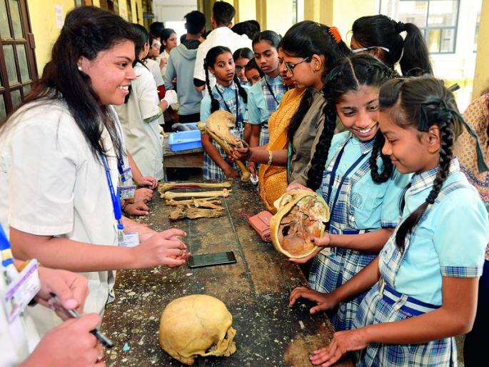 Students learned the function of organs: organ display in medical | विद्यार्थ्यांनी जाणून घेतले अवयवांचे कार्य : मेडिकलमध्ये अवयव प्रदर्शन