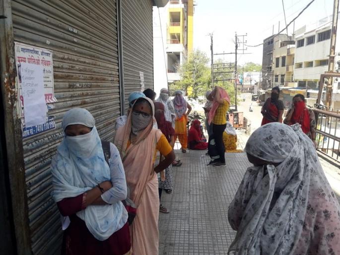 coronavirus: go to the village with self-respect rather than dependence; Let's spend this difficult day with our family | coronavirus : अवलंबून राहण्यापेक्षा स्वाभिमानाने गावाकडे जाऊ; हे कठीण दिवस घरच्यांसोबत काढू coronavirus: go to the village with self-respect rather than dependence; Let's spend this difficult day with our family | coronavirus : अवलंबून राहण्यापेक्षा स्वाभिमानाने गावाकडे जाऊ; हे कठीण दिवस घरच्यांसोबत काढू