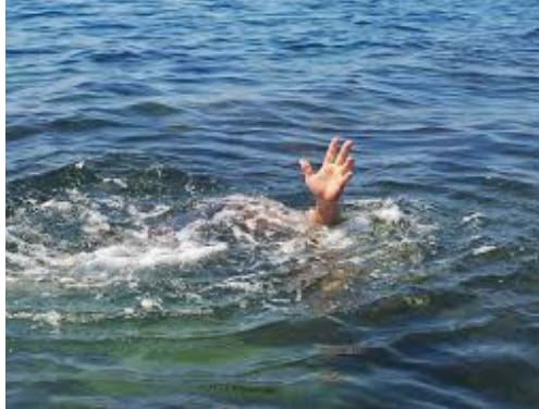 Student drowns in mine | विद्यार्थ्याचा खदानीच्या पाण्यात बुडून मृत्यू Student drowns in mine | विद्यार्थ्याचा खदानीच्या पाण्यात बुडून मृत्यू