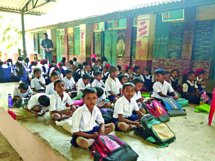 The earthquake's shock for education in Palghar | पालघरमध्ये शिक्षणाला भूकंपाचा ‘धक्का’, २६० चा पट १५० वर घसरला The earthquake's shock for education in Palghar | पालघरमध्ये शिक्षणाला भूकंपाचा ‘धक्का’, २६० चा पट १५० वर घसरला