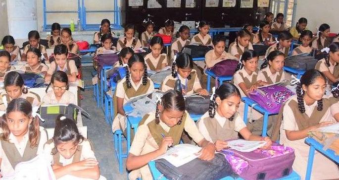 Deprived of student travel allowance in Chiplun | चिपळूणमधील विद्यार्थी प्रवास भत्त्यापासून वंचित Deprived of student travel allowance in Chiplun | चिपळूणमधील विद्यार्थी प्रवास भत्त्यापासून वंचित