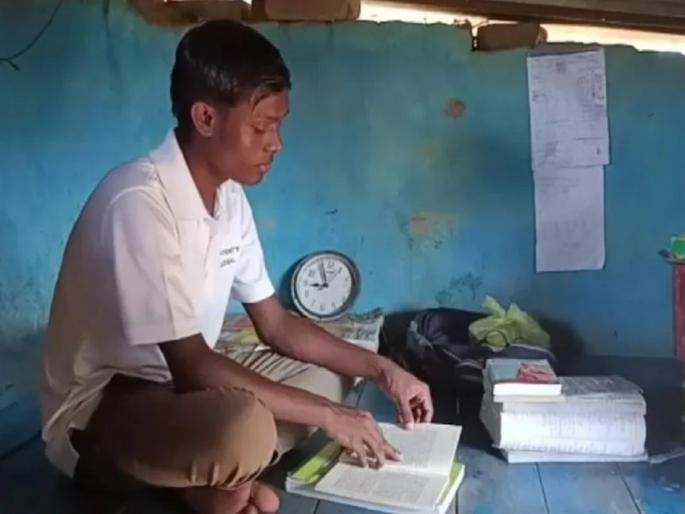 patna mahadalit student get scholarship of rs 2.5 crore usa college | मजुराच्या मुलाला मिळाली अडीच कोटींची शिष्यवृत्ती; अमेरिकेतील कॉलेजमधून होणार पदवीधर! patna mahadalit student get scholarship of rs 2.5 crore usa college | मजुराच्या मुलाला मिळाली अडीच कोटींची शिष्यवृत्ती; अमेरिकेतील कॉलेजमधून होणार पदवीधर!