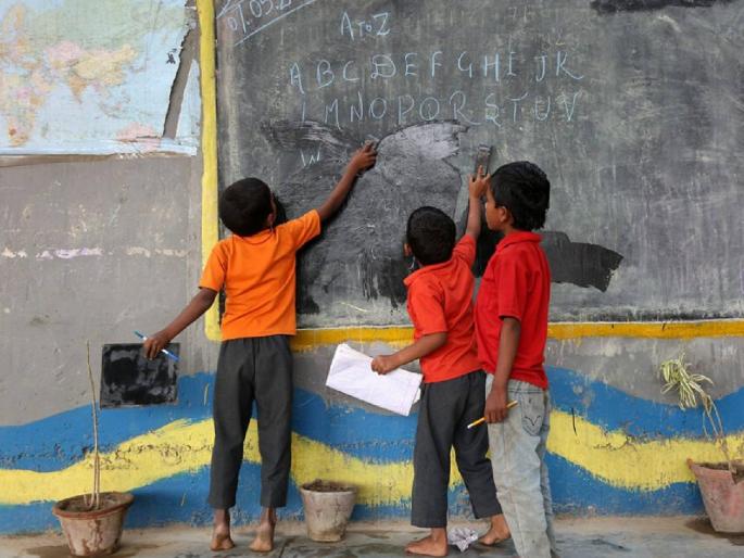 More than 9 lakh students in the state drop boxes Number of 'out-of-school' students in lakhs; Highest in Thane | राज्याच्या ड्रॉप बॉक्समध्ये ९ लाखांहून अधिक विद्यार्थी; 'शाळाबाह्य'ची संख्या लाखात; सर्वाधिक ठाण्यात More than 9 lakh students in the state drop boxes Number of 'out-of-school' students in lakhs; Highest in Thane | राज्याच्या ड्रॉप बॉक्समध्ये ९ लाखांहून अधिक विद्यार्थी; 'शाळाबाह्य'ची संख्या लाखात; सर्वाधिक ठाण्यात