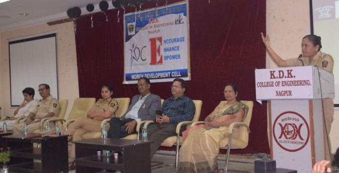 Students do this to protect themselves! | विद्यार्थीनींनो अशी करा स्वत:ची सुरक्षा ! Students do this to protect themselves! | विद्यार्थीनींनो अशी करा स्वत:ची सुरक्षा !