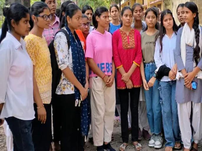 "Pretty girls, wait here, the rest...", the student accused the HOD.  | ‘सुंदर तरुणींनी इथेच थांबा, बाकीच्यांनी…’’, HODवर विद्यार्थिनींनी केला गंभीर आरोप  "Pretty girls, wait here, the rest...", the student accused the HOD.  | ‘सुंदर तरुणींनी इथेच थांबा, बाकीच्यांनी…’’, HODवर विद्यार्थिनींनी केला गंभीर आरोप