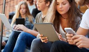 Schools open in the district, colleges closed! | जिल्ह्यातील शाळा सुरू, महाविद्यालये मात्र बंदच ! Schools open in the district, colleges closed! | जिल्ह्यातील शाळा सुरू, महाविद्यालये मात्र बंदच !