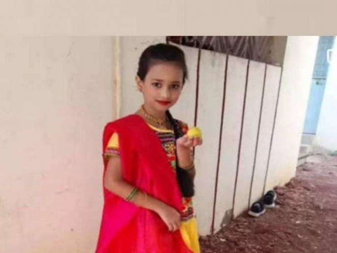 The incident of death of a student while writing the third paper has happened in Pandharpur in Solapur. | पेपर लिहिताना विद्यार्थिनी अचानक खाली कोसळली; हातपाय वाकडे झाले, पंढरपूरातील हृदयद्रावक घटना The incident of death of a student while writing the third paper has happened in Pandharpur in Solapur. | पेपर लिहिताना विद्यार्थिनी अचानक खाली कोसळली; हातपाय वाकडे झाले, पंढरपूरातील हृदयद्रावक घटना