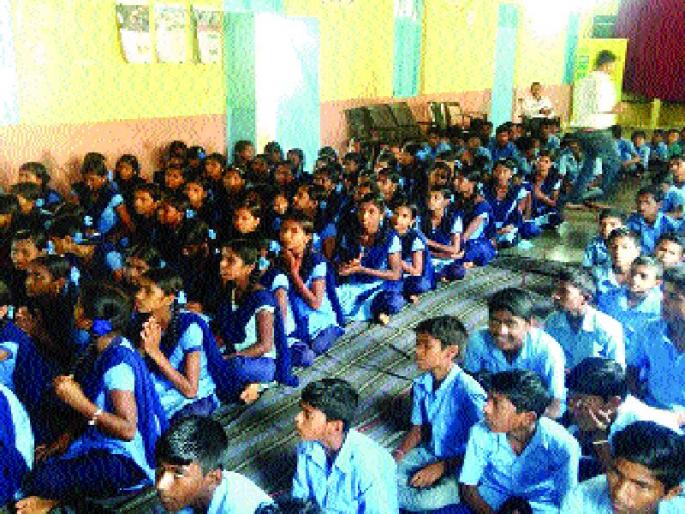 3 crores subsidy directly to the students' accounts, Raigad speeding in the implementation of tribal development schemes | विद्यार्थ्यांच्या खात्यात थेट ३ कोटींचे अनुदान, आदिवासी विकास योजनांच्या अंमलबजावणीत रायगड गतिमान 3 crores subsidy directly to the students' accounts, Raigad speeding in the implementation of tribal development schemes | विद्यार्थ्यांच्या खात्यात थेट ३ कोटींचे अनुदान, आदिवासी विकास योजनांच्या अंमलबजावणीत रायगड गतिमान