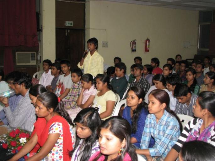 What about students in one-year courses? | एक वर्षीय अभ्यासक्रमांतील विद्यार्थ्यांचे काय ? What about students in one-year courses? | एक वर्षीय अभ्यासक्रमांतील विद्यार्थ्यांचे काय ?