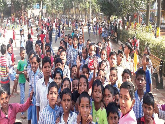 Navi Mumbai: 30% of the poor students are deprived of educational material in Shrimant Municipal Corporation | नवी मुंबई : श्रीमंत महापालिकेत गरीब विद्यार्थ्यांची चेष्टा, ३० हजार विद्यार्थी शैक्षणिक साहित्यांपासून वंचितच Navi Mumbai: 30% of the poor students are deprived of educational material in Shrimant Municipal Corporation | नवी मुंबई : श्रीमंत महापालिकेत गरीब विद्यार्थ्यांची चेष्टा, ३० हजार विद्यार्थी शैक्षणिक साहित्यांपासून वंचितच