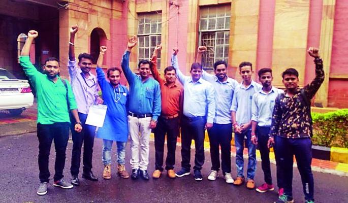 Attack on students against student abuse | विद्यार्थिनीवरील अत्याचाराविरोधात विद्यार्थ्यांचा हल्लाबोल Attack on students against student abuse | विद्यार्थिनीवरील अत्याचाराविरोधात विद्यार्थ्यांचा हल्लाबोल