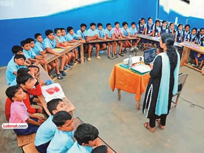 Should children sit in a straight line or in a 'U' shape in class? Children learn more from each other than from the teacher! | वर्गात मुलांनी सरळ रांगेत बसावे की ‘यू’ आकारात? शिक्षकापेक्षा मुले एकमेकांकडून जास्त शिकतात! Should children sit in a straight line or in a 'U' shape in class? Children learn more from each other than from the teacher! | वर्गात मुलांनी सरळ रांगेत बसावे की ‘यू’ आकारात? शिक्षकापेक्षा मुले एकमेकांकडून जास्त शिकतात!