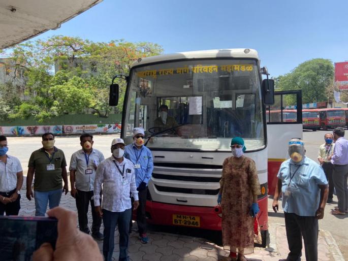 Stuck Students in pune sent home ; 18 students going ahmednagar from swargate | पुण्यात अडकलेले विद्यार्थी स्वगृही रवाना; स्वारगेट बस स्थानकातून १८ विद्यार्थी पाठवले नगरला Stuck Students in pune sent home ; 18 students going ahmednagar from swargate | पुण्यात अडकलेले विद्यार्थी स्वगृही रवाना; स्वारगेट बस स्थानकातून १८ विद्यार्थी पाठवले नगरला