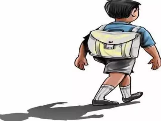 Teachers in search for students to save the classroom | वर्गतुकडी वाचविण्यासाठी शिक्षकांना विद्यार्थ्यांचा शोध Teachers in search for students to save the classroom | वर्गतुकडी वाचविण्यासाठी शिक्षकांना विद्यार्थ्यांचा शोध