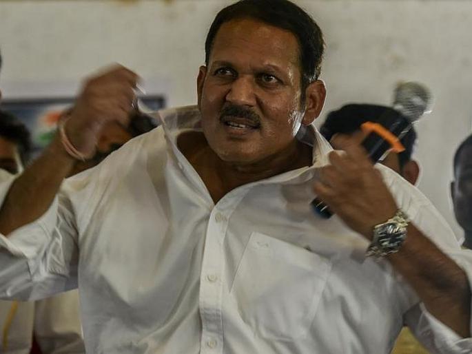 Udayan Raje stylish answer to Shiv Sena's criticism of 'collar style | 'स्टाईल इज स्टाईल', शिवसेनेच्या टीकेला उदयनराजेंचं स्टाईलीश उत्तर Udayan Raje stylish answer to Shiv Sena's criticism of 'collar style | 'स्टाईल इज स्टाईल', शिवसेनेच्या टीकेला उदयनराजेंचं स्टाईलीश उत्तर