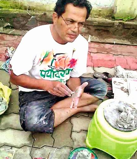 The image of 'Shri' is done immediately after the customer's choice! | ग्राहकांच्या पसंतीनुरूप तत्काळ साकरल्या जातात ‘श्री’च्या मूर्ती!   The image of 'Shri' is done immediately after the customer's choice! | ग्राहकांच्या पसंतीनुरूप तत्काळ साकरल्या जातात ‘श्री’च्या मूर्ती!