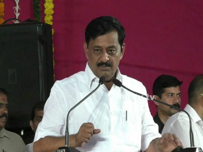 Guardian minister of Sangli subhash deshmukh leaving flood victims in Pune? | पूरग्रस्तांना सोडून सांगलीचे पालकमंत्री पुण्यात?