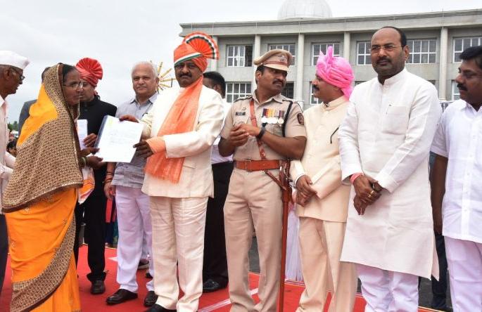 State Government is committed for the welfare of every community in the society - Subhash Deshmukh | समाजातील प्रत्येक घटकाच्या कल्याणासाठी राज्य शासन कटिबद्ध - सुभाष देशमुख State Government is committed for the welfare of every community in the society - Subhash Deshmukh | समाजातील प्रत्येक घटकाच्या कल्याणासाठी राज्य शासन कटिबद्ध - सुभाष देशमुख