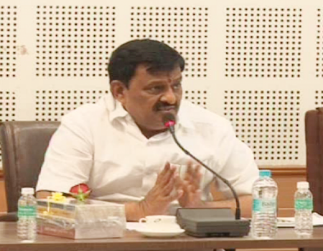 Ghubhal during the speech of Subhash Deshmukh | सुभाष देशमुख यांच्या भाषणावेळी गोंधळ Ghubhal during the speech of Subhash Deshmukh | सुभाष देशमुख यांच्या भाषणावेळी गोंधळ