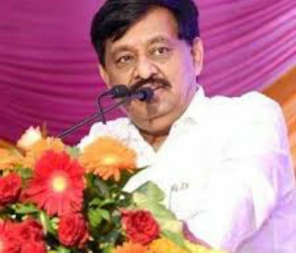 Action will be taken against sugar factories on FRP-tired, Co-Chairman's warning | एफआरपी थकविणाºया साखर कारखानदारांवर कारवाई होणार, सहकारमंत्र्यांचा इशारा