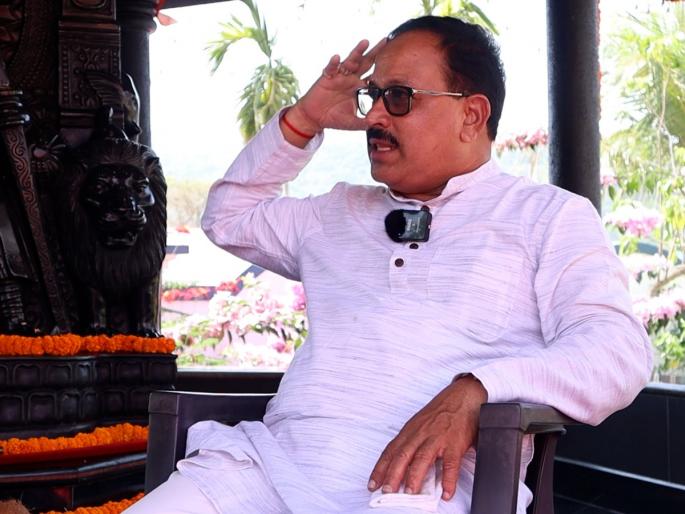 controversy over statue stone pelting on ministers but subhash phal desai showed reasonableness and the tension subsided | पुतळ्यावरून वाद, मंत्र्यांवर दगडफेक; सुभाष फळदेसाईंनी समंजसपणा दाखविल्याने तणाव निवळला controversy over statue stone pelting on ministers but subhash phal desai showed reasonableness and the tension subsided | पुतळ्यावरून वाद, मंत्र्यांवर दगडफेक; सुभाष फळदेसाईंनी समंजसपणा दाखविल्याने तणाव निवळला