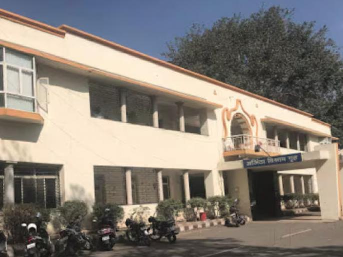 6.50 lakh dues to Subhedari Goverment Rest House, power cut by Mahavitaran; 45 suits in the dark | सुभेदारी विश्रामगृहाकडे ६.५० लाखांची थकबाकी, महावितरणने कापली वीज; ४५ सूट अंधारात 6.50 lakh dues to Subhedari Goverment Rest House, power cut by Mahavitaran; 45 suits in the dark | सुभेदारी विश्रामगृहाकडे ६.५० लाखांची थकबाकी, महावितरणने कापली वीज; ४५ सूट अंधारात