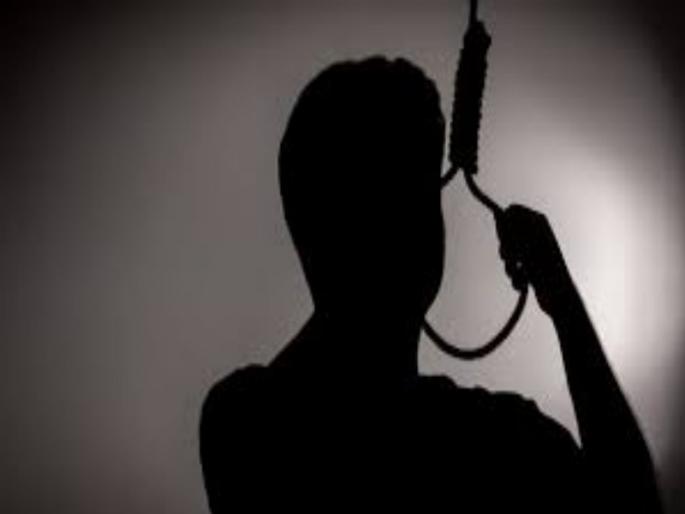 suicide of dsk investor at pune for not getting money return | डीएसके गुंतवणूकदार ज्येष्ठ नागरिकाची गळफास घेऊन आत्महत्या suicide of dsk investor at pune for not getting money return | डीएसके गुंतवणूकदार ज्येष्ठ नागरिकाची गळफास घेऊन आत्महत्या