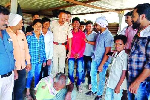 people stop him to sucide | फास लटकविलेल्याचे वाचले प्राण