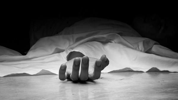 marital harassment due to having two daughters tired of suffering he committed suicide | दोन मुलीचं झाल्याने विवाहितेचा छळ; त्रासाला कंटाळून केली आत्महत्या marital harassment due to having two daughters tired of suffering he committed suicide | दोन मुलीचं झाल्याने विवाहितेचा छळ; त्रासाला कंटाळून केली आत्महत्या