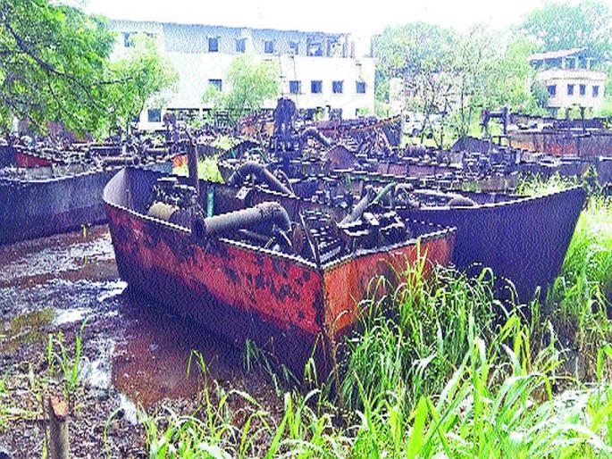 Waiting for seized suction pump auction, neglecting revenue department | जप्त सक्शन पंप लिलावाच्या प्रतीक्षेत, महसूल विभागाचे दुर्लक्ष Waiting for seized suction pump auction, neglecting revenue department | जप्त सक्शन पंप लिलावाच्या प्रतीक्षेत, महसूल विभागाचे दुर्लक्ष