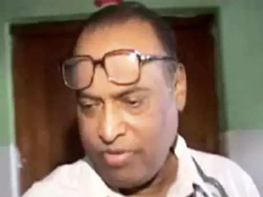 ‘Who are you? Why are you came, I'll slap you! '; Sudam Munde's arrogance while raid | ‘कोण रे तू ? कशाला आलास? थोबाडीत देईन!’; सुदाम मुंडेची अरेरावी अन् शिवीगाळ