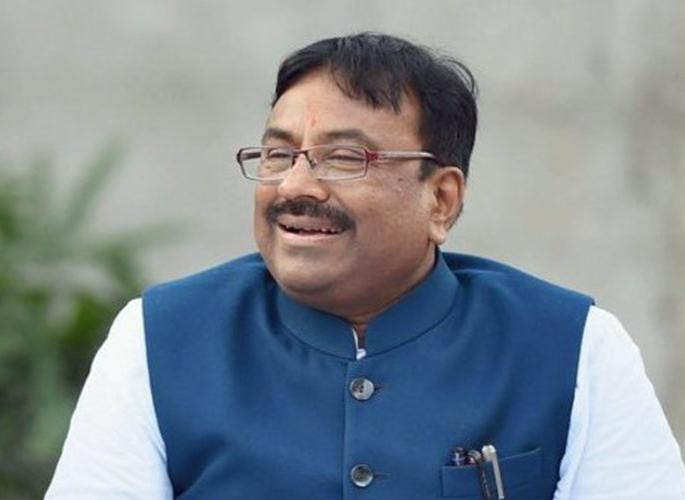 There is only one possibility in politics, said Sudhir Mungantiwar about bjp and shiv sena | राजकारणात केवळ एकच शक्यता नाही, सेना-भाजपच्या एकत्र येण्यावर मुनगंटीवारांचे उत्तर There is only one possibility in politics, said Sudhir Mungantiwar about bjp and shiv sena | राजकारणात केवळ एकच शक्यता नाही, सेना-भाजपच्या एकत्र येण्यावर मुनगंटीवारांचे उत्तर