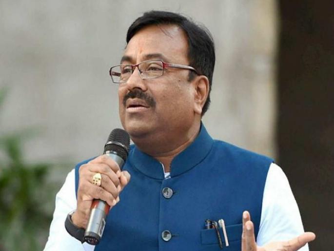 Due to the non cooperation of the officials Sudhir Mungantiwar got angry in the Cabinet | अधिकाऱ्यांच्या असहकारावरून मुनगंटीवार ‘कॅबिनेट’मध्ये भडकले Due to the non cooperation of the officials Sudhir Mungantiwar got angry in the Cabinet | अधिकाऱ्यांच्या असहकारावरून मुनगंटीवार ‘कॅबिनेट’मध्ये भडकले