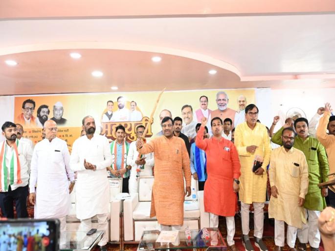 Chandrapur: Sudhir Mungantiwar appeals to let the grand flow of Mahayuti flow from Chandrapur | Chandrapur: चंद्रपूरमधून महायुतीच्या महाप्रवाहाचा एल्गार होऊ द्या, सुधीर मुनगंटीवार यांचं आवाहन Chandrapur: Sudhir Mungantiwar appeals to let the grand flow of Mahayuti flow from Chandrapur | Chandrapur: चंद्रपूरमधून महायुतीच्या महाप्रवाहाचा एल्गार होऊ द्या, सुधीर मुनगंटीवार यांचं आवाहन