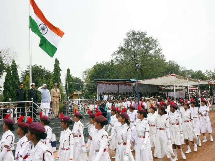 Sudhir Mungantiwar speech at the 70th Republic Day Celebration 2019 | 'चंद्रपुरातील 70 हजार शेतकरी, शेतमजुरांचा जिल्हा प्रशासन काढणार सुरक्षा विमा' Sudhir Mungantiwar speech at the 70th Republic Day Celebration 2019 | 'चंद्रपुरातील 70 हजार शेतकरी, शेतमजुरांचा जिल्हा प्रशासन काढणार सुरक्षा विमा'
