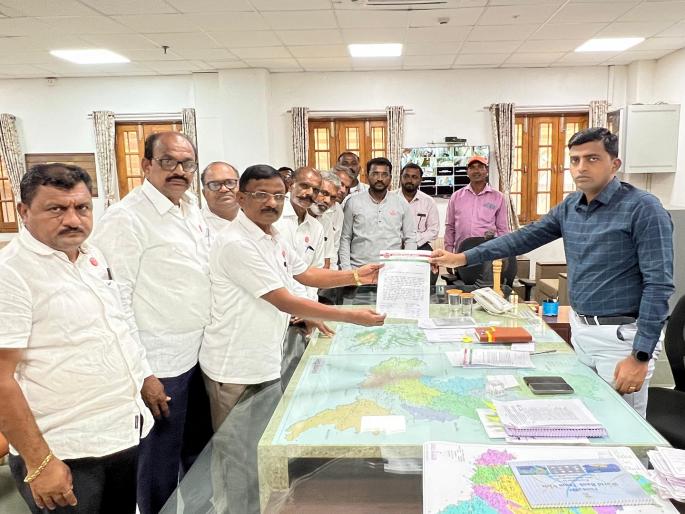 Sugar mills in Kolhapur district should deposit Rs 100 per tonne from farmers, otherwise, Announcement of Swabhimani Sangathan to District Collecto | शेतकऱ्यांचे प्रतिटन १०० रुपये टाका, अन्यथा टाळे ठोकू; स्वाभिमानी संघटना पुन्हा आक्रमक 