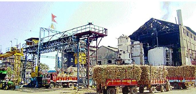 Sugar cane buzzed with smoke! | धुराडी पेटल्याने साखरवाडी गजबजली...! : ऊस उत्पादक शेतकरी, कामगारांना दिलासा Sugar cane buzzed with smoke! | धुराडी पेटल्याने साखरवाडी गजबजली...! : ऊस उत्पादक शेतकरी, कामगारांना दिलासा