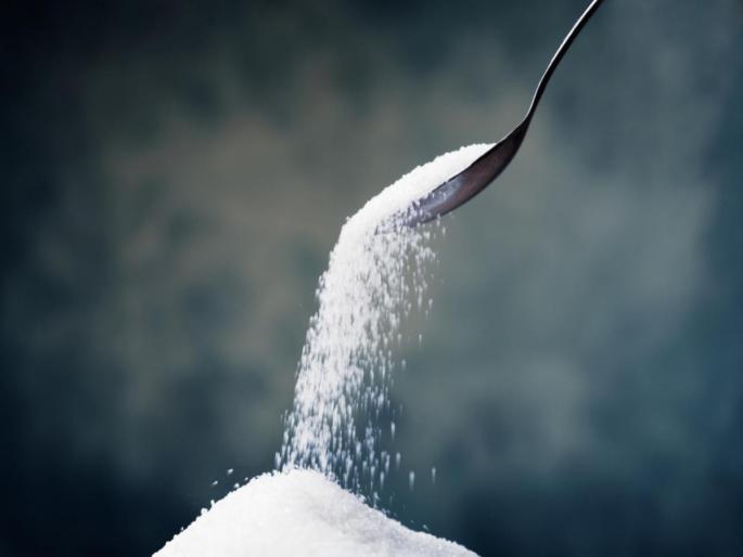316 lakh tonnes of sugar production in the country, decreased by 10 lakh tonnes compared to last year | देशात ३१६ लाख टन साखर उत्पादन, गेल्या वर्षाच्या तुलनेत १० लाख टनांनी घटले