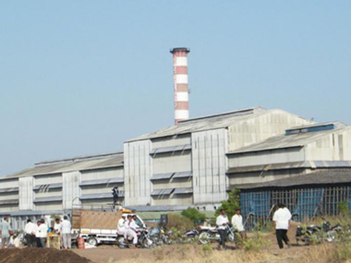 Sugar mills in debt again get new loans | कर्जातल्या साखर कारखान्यांना पुन्हा नव्या कर्जाचा घास Sugar mills in debt again get new loans | कर्जातल्या साखर कारखान्यांना पुन्हा नव्या कर्जाचा घास