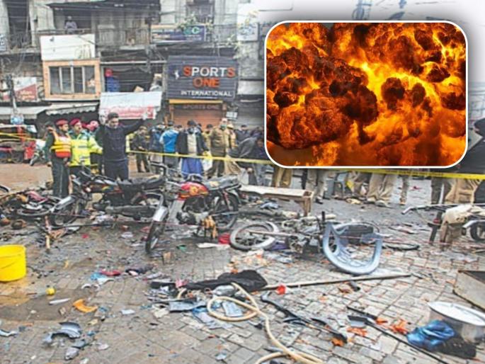 Suicide Blast: Terrorists detonate suicide bomb near police vehicle in Pakistan, 2 killed | Suicide Blast: पाकिस्तानात दहशतवाद्यांचा पोलिसांच्या गाडीजवळ आत्मघाती बॉम्बस्फोट, २ ठार Suicide Blast: Terrorists detonate suicide bomb near police vehicle in Pakistan, 2 killed | Suicide Blast: पाकिस्तानात दहशतवाद्यांचा पोलिसांच्या गाडीजवळ आत्मघाती बॉम्बस्फोट, २ ठार