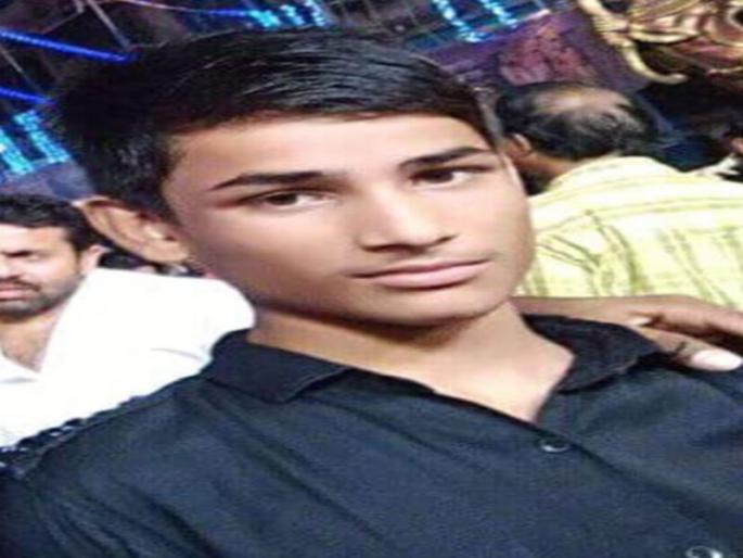 Student commits suicide due to non-payment of fee in school | शाळेत फी भरण्याचा तगादा लावल्याने गळफास घेऊन विद्यार्थ्याची आत्महत्या Student commits suicide due to non-payment of fee in school | शाळेत फी भरण्याचा तगादा लावल्याने गळफास घेऊन विद्यार्थ्याची आत्महत्या