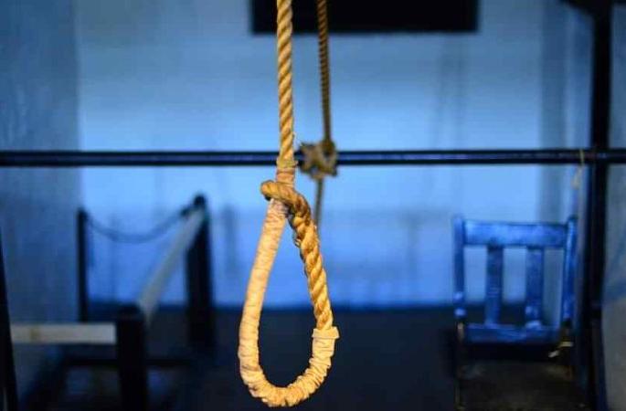 Suicide by strangulation of a married woman | विवाहितेची गळफास लावून आत्महत्या Suicide by strangulation of a married woman | विवाहितेची गळफास लावून आत्महत्या