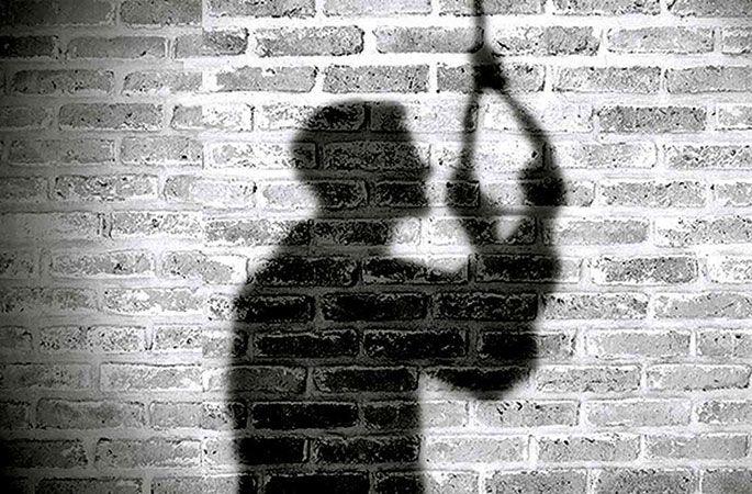 After receiving a package of Rs 7 lakh, he hanged himself | सात लाखांचे पॅकेज मिळाले अन् त्याने गळफास लावला After receiving a package of Rs 7 lakh, he hanged himself | सात लाखांचे पॅकेज मिळाले अन् त्याने गळफास लावला