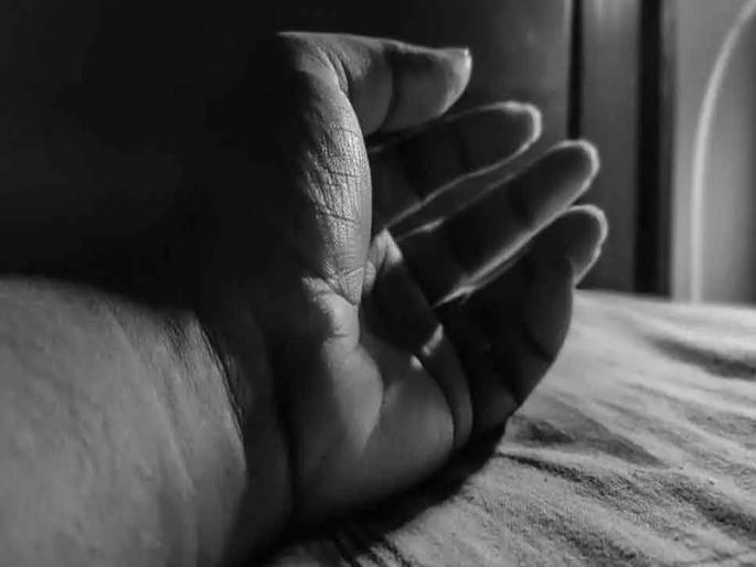 defense employee commits suicide due harassment dehugaon crime news | पुण्यात सासरच्या जाचाला कंटाळून संरक्षणदलातील कर्मचाऱ्याची आत्महत्या defense employee commits suicide due harassment dehugaon crime news | पुण्यात सासरच्या जाचाला कंटाळून संरक्षणदलातील कर्मचाऱ्याची आत्महत्या