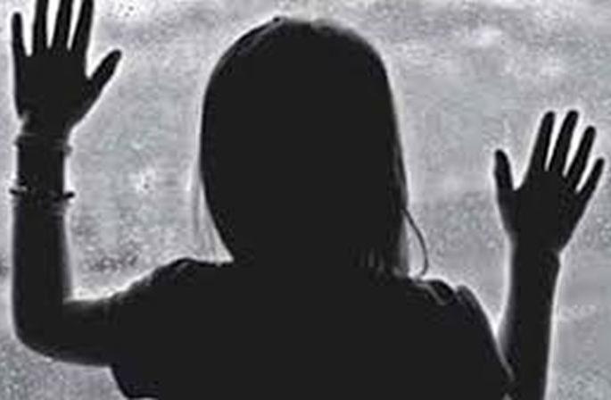 'She' committed suicide just because a young man was molested her | युवकाने छेड काढल्यानेच ‘तिने’ केली आत्महत्या! 'She' committed suicide just because a young man was molested her | युवकाने छेड काढल्यानेच ‘तिने’ केली आत्महत्या!