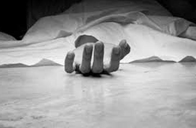 Suicide of a youth leaving home | घरातून निघून गेलेल्या युवकाची गळफास घेऊन आत्महत्या Suicide of a youth leaving home | घरातून निघून गेलेल्या युवकाची गळफास घेऊन आत्महत्या