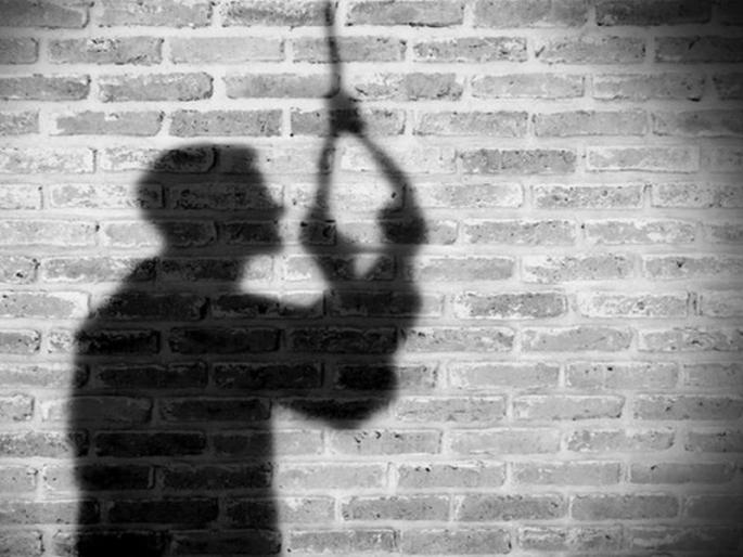 Adult commits suicide in Jalgaon | जळगावात प्रौढाची गळफास घेवून आत्महत्या