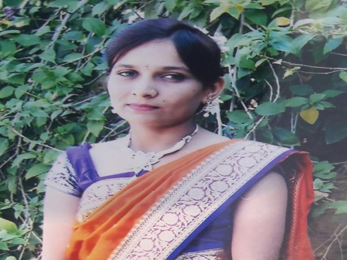 The girl's suicide due to sexual harassment at Ambajogai | सततच्या छेडछाडीला कंटाळून विद्यार्थिनीची आत्महत्या The girl's suicide due to sexual harassment at Ambajogai | सततच्या छेडछाडीला कंटाळून विद्यार्थिनीची आत्महत्या