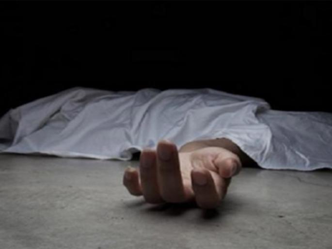 Shocking Three people from Solapur ended their lives by hanging themselves on the same day | धक्कादायक! गळफास घेऊन एकाच दिवशी सोलापुरातील तिघांनी संपवले आयुष्य Shocking Three people from Solapur ended their lives by hanging themselves on the same day | धक्कादायक! गळफास घेऊन एकाच दिवशी सोलापुरातील तिघांनी संपवले आयुष्य